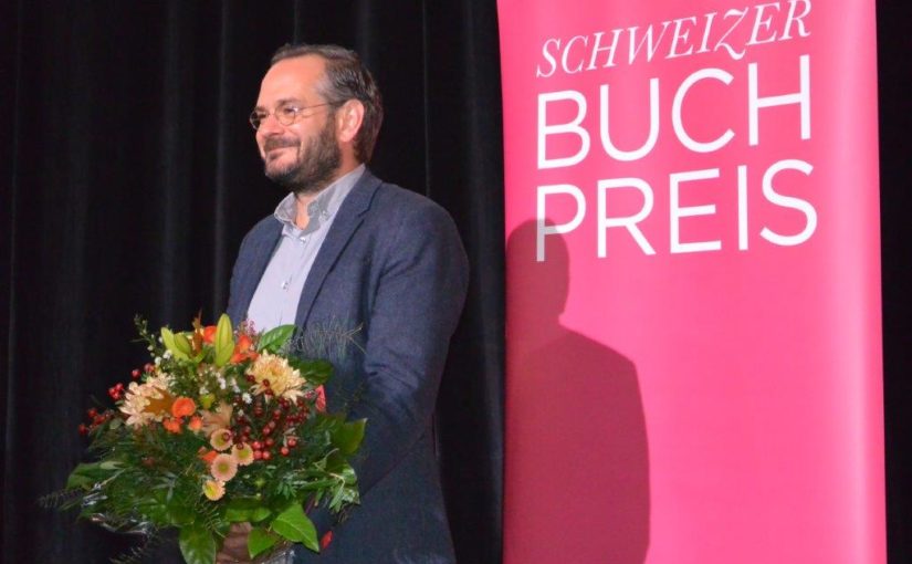 Mit „Kraft“ zum Sieg! Jonas Lüscher ist Träger des Schweizer Buchpreises 2017.